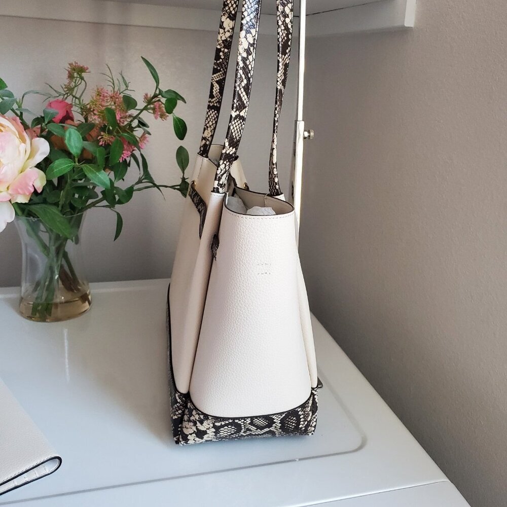 Michael Kors Reed belted tote and wallet set - Picture 4 of 8